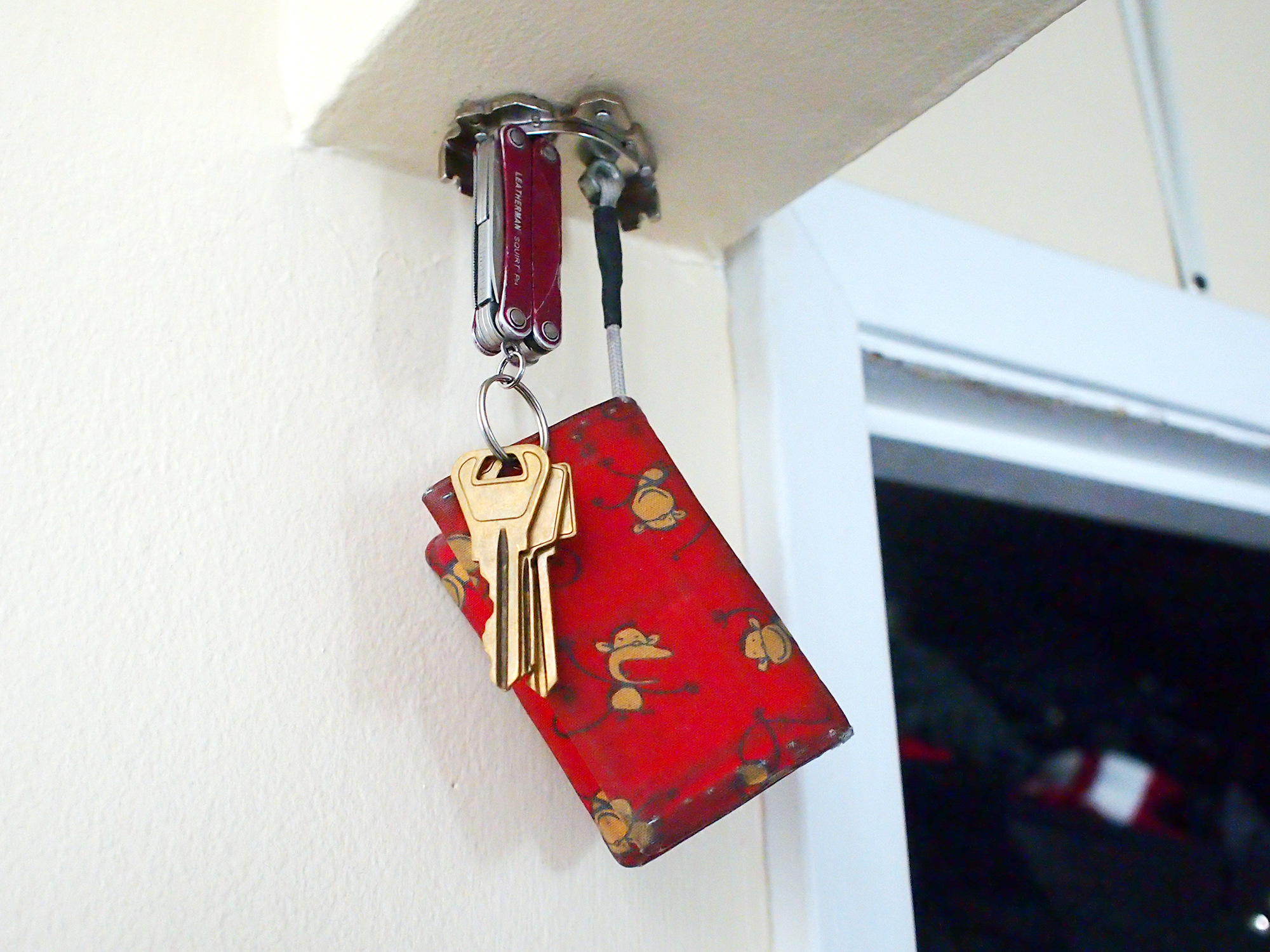 How to make upcycled magnetic ceiling storage