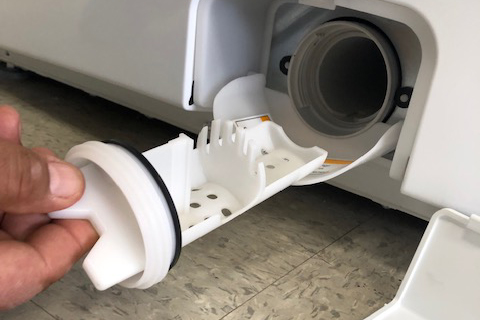 Washing machine store lint trap