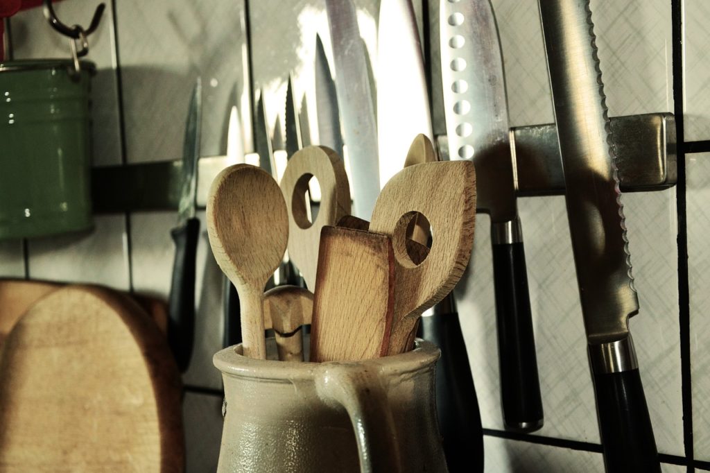 Magnetic strip for storing kitchen knives.