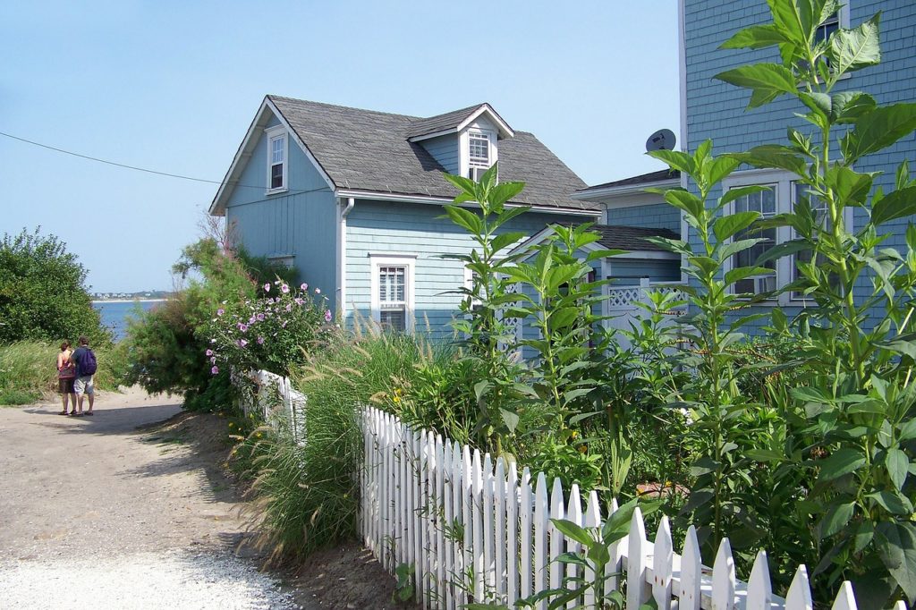 Beach house in Rhode Island. Image by desmarsol from Pixabay﻿